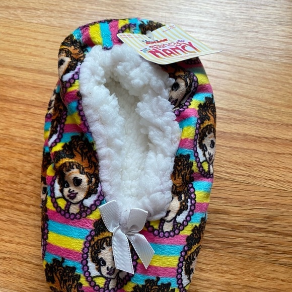 Fancy Nancy girls kids slippers fuzzy babba slipper socks in size M/L 13-4 girls - Picture 2 of 3